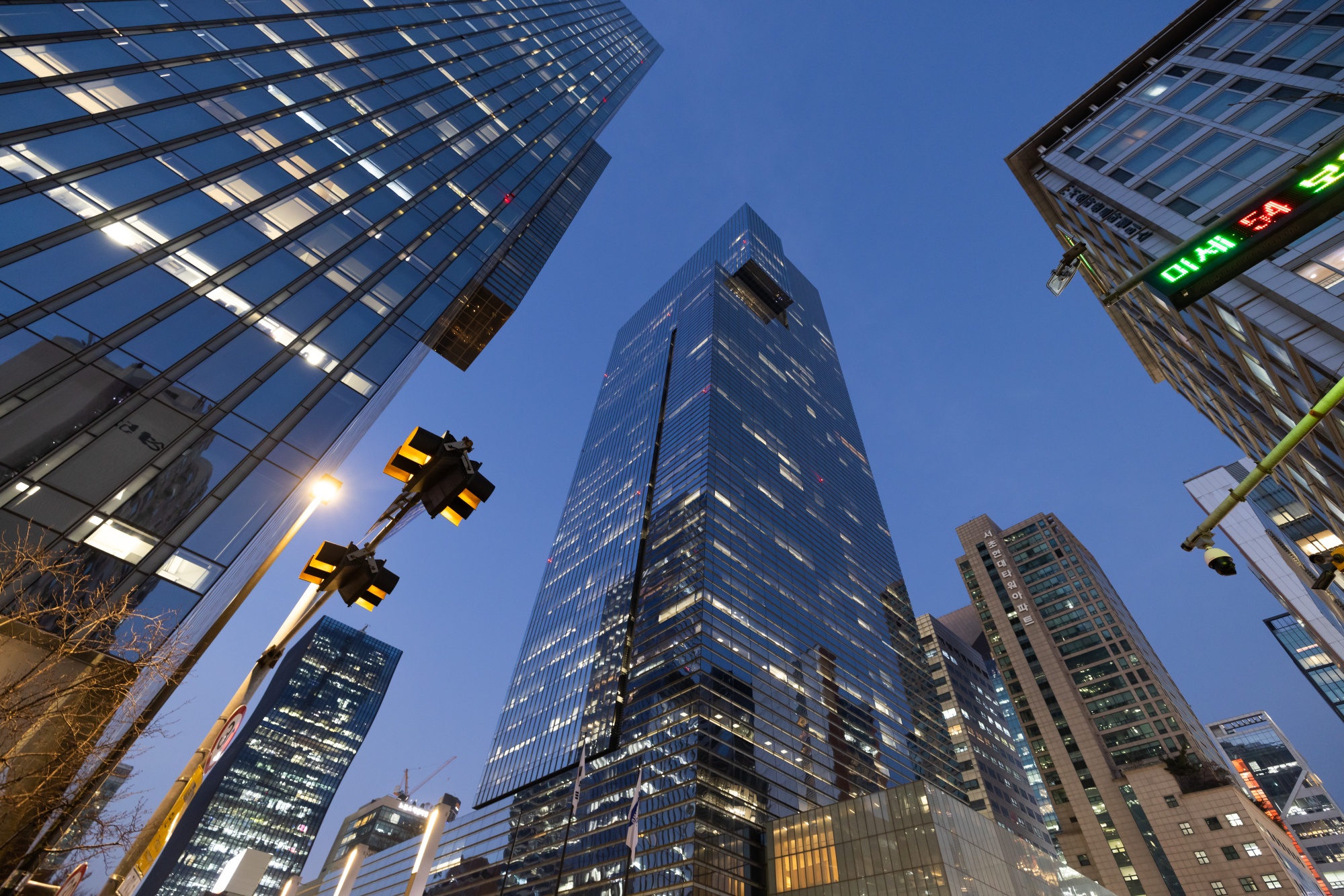 Samsung&rsquo;s Insurance Arms Lead Korean Drive for Overseas M&A